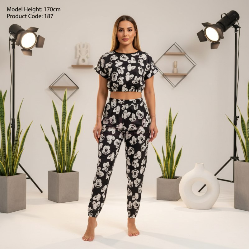 نیم تنه و شلوار اسپرت زنانه و دخترانه طرحدار 4 نیم تنه و شلوار اسپرت زنانه و دخترانه طرحدار - Image 4