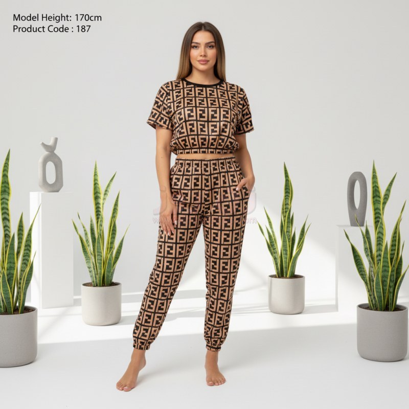 نیم تنه و شلوار اسپرت زنانه و دخترانه طرحدار 3 نیم تنه و شلوار اسپرت زنانه و دخترانه طرحدار - Image 3