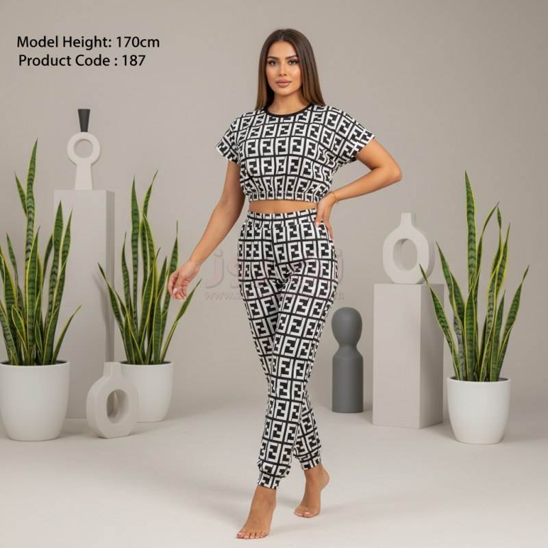 نیم تنه و شلوار اسپرت زنانه و دخترانه طرحدار 1 نیم تنه و شلوار اسپرت زنانه و دخترانه طرحدار