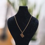 گردنبند زنانه و مردانه طرح دوربین عکاسی سایز کوچک با زنجیر دیپلمات برنزی 167 609 گردنبند زنانه و مردانه طرح دوربین عکاسی سایز کوچک با زنجیر دیپلمات برنزی