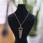 گردنبند برنزی طرح اره نجاری دستی سایز بزرگ با زنجیر برنز 111 736 گردنبند برنزی طرح اره نجاری دستی سایز بزرگ با زنجیر برنز