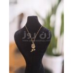 گردنبند گل رز هفت رنگ نگین دار مخراج کاری شده با زنجیر قلبی طلایی رنگ ثابت
