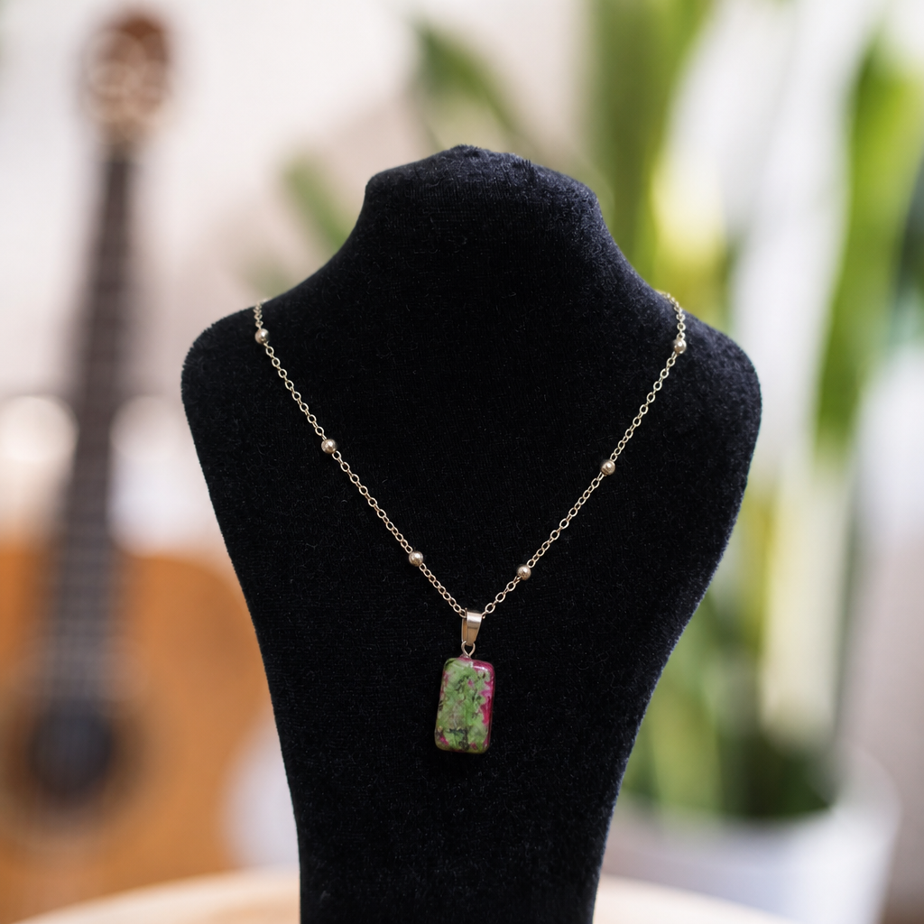 گردنبند سنگ طبیعی زئوسیت (Zoisite) با زنجیر خاص مدل مخراج 1 گردنبند سنگ طبیعی زئوسیت (Zoisite) با زنجیر خاص مدل مخراج
