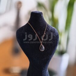 گردنبند اونیکس اشکی تراش مشکی با دورطلایی و زنجیر استیل طلایی مدل دیپلمات (لوکس و کلاسیک)
