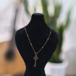 گردنبند طرح کلید اختصاصی همراه با ۲ نوع زنجیر برنزی (خلخال و دیپلمات)
